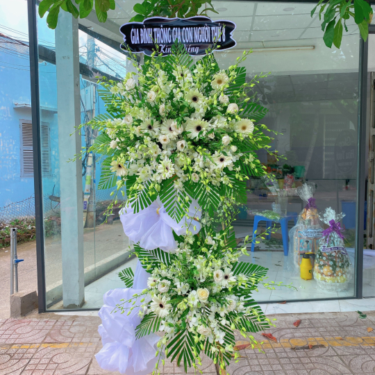 Hoa chia buồn đồng tiền trắng phối nơ 